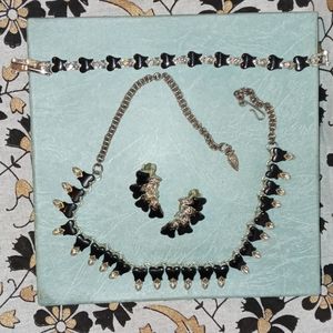 Authentic vintage necklace set
